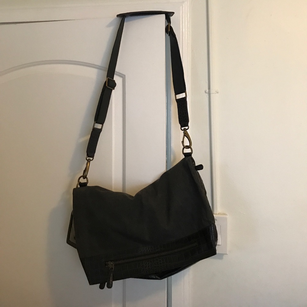 BOSCA MESSENGER BAG GENUINE LEATHER